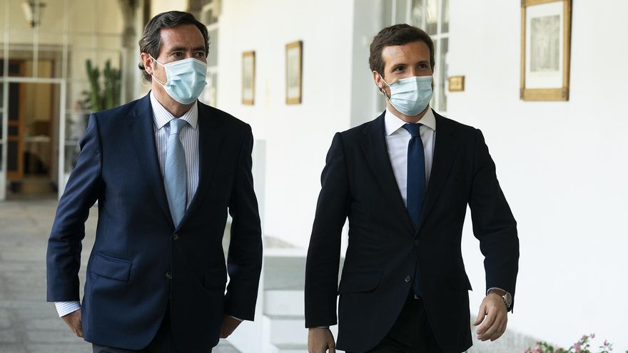 Imagen de archivo de Antonio Garamendi y Pablo Casado.