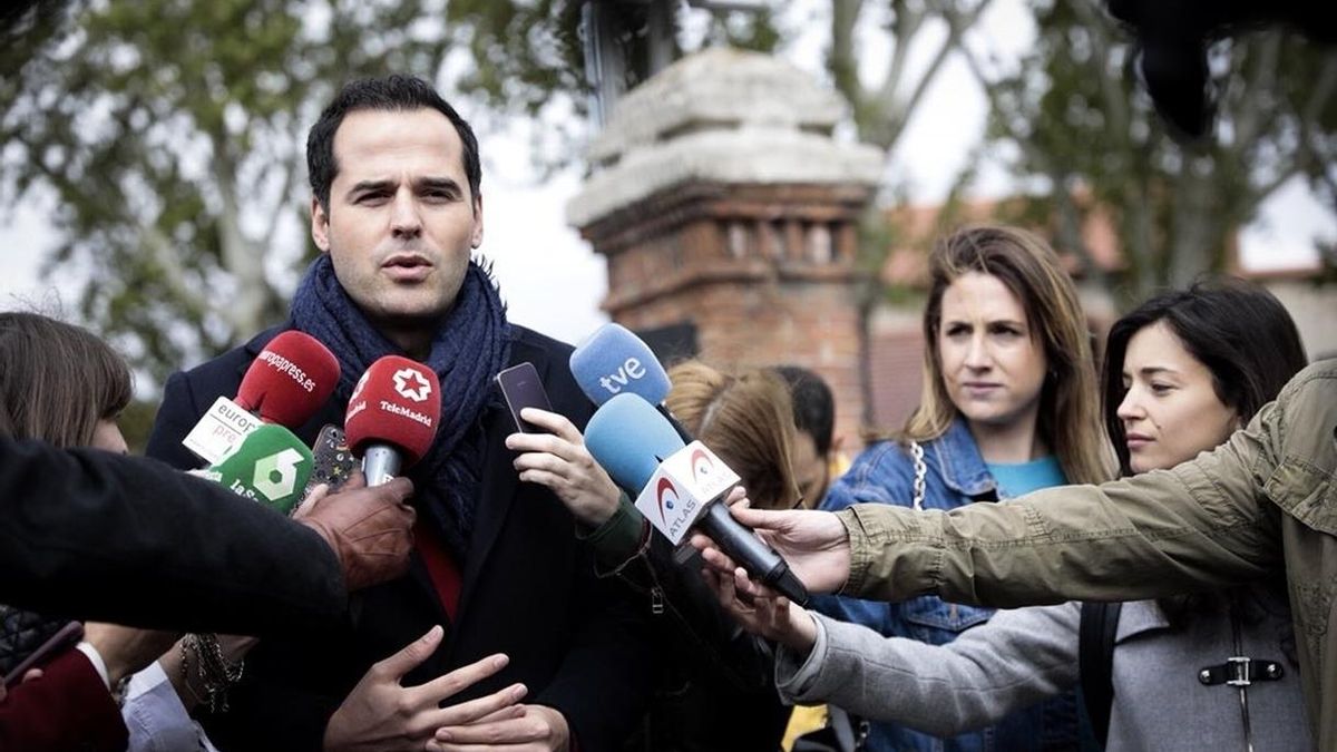 Aguado niega contactos de Cs con Vargas Llosa pero recalca que "el talento" tiene "la puerta abierta"