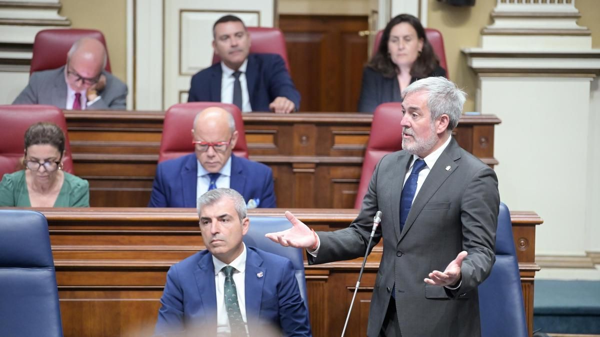 Clavijo reta a la oposición a ir con él al centro de salud sin cita previa: “Le aseguro que lo van a atender"