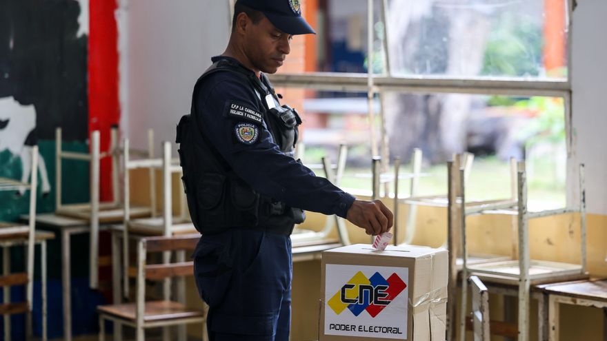 Consejo Nacional Electoral extiende por una hora más el proceso de votación en Venezuela