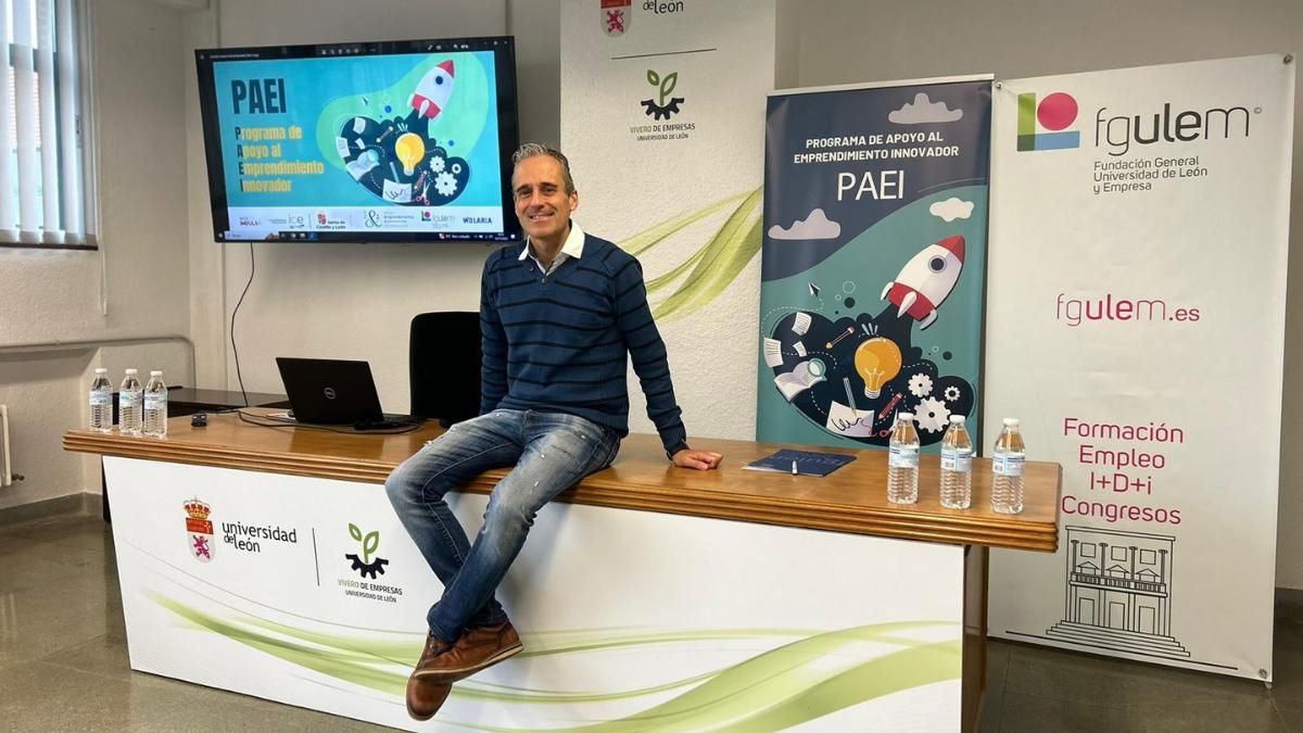 José Luis Sánchez Castañón en la casa de usos múltiples de FGULEM