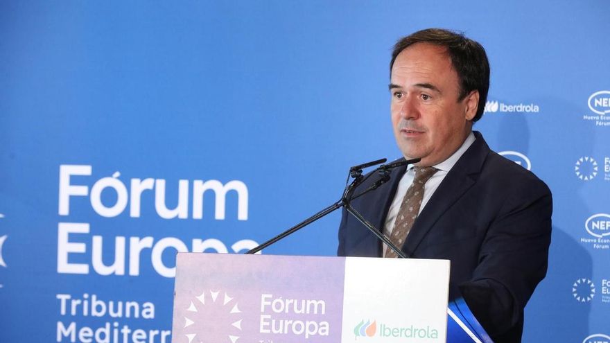 Pérez Llorca dará entre 5.000 y 25.000 euros a cada centro educativo para la climatización el próximo curso