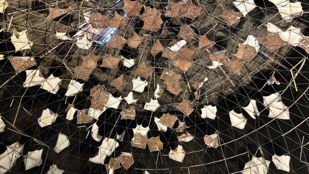 Cúpula quemada del Planetario de Pamplona.