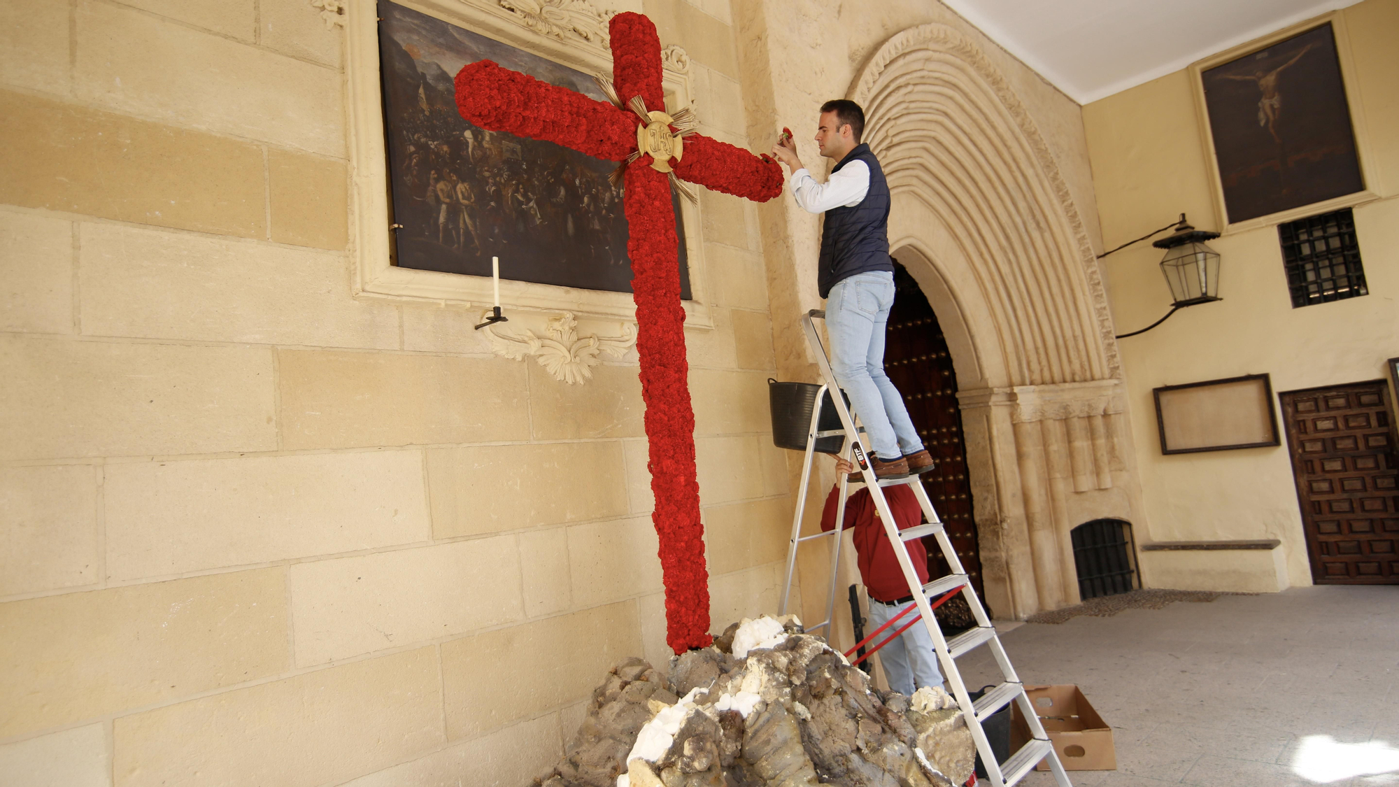 Montaje de cruces de mayo