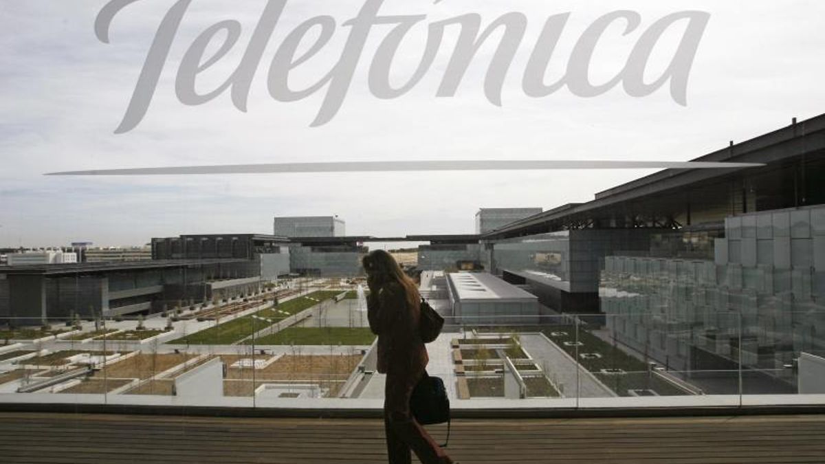 Telefónica reduce un 50,6% su beneficio hasta septiembre por el plan de bajas