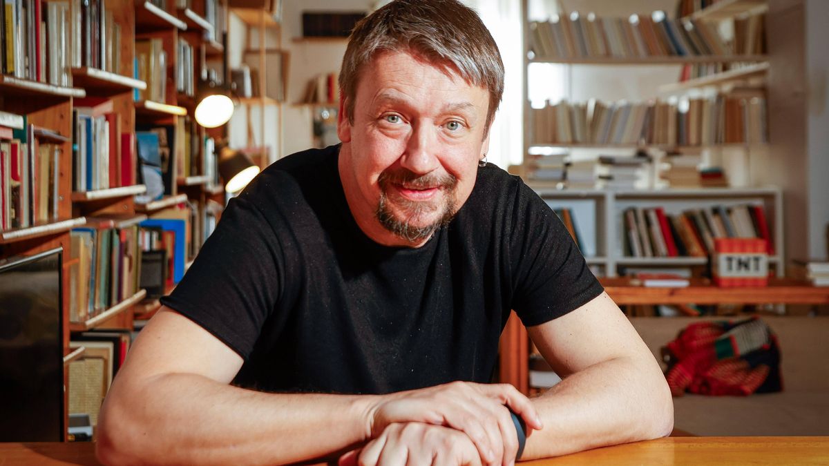 Xavier Domènech, exlíder de los Comuns y profesor de historia, posa para la entrevista para elDiario.es