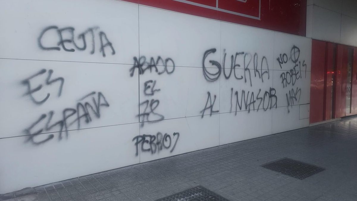 Pintadas en la sede del PSOE de Córdoba.