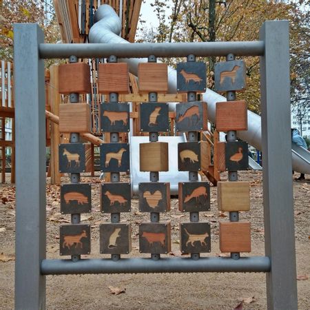 Nueva Plaza España - juegos infantiles