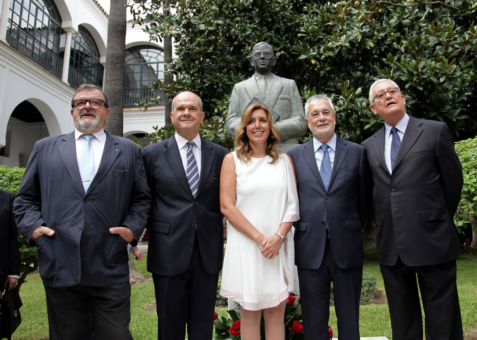 Los cuatro expresidentes de  Andalucía arropan a Susana Díaz /Foto: Parlamento