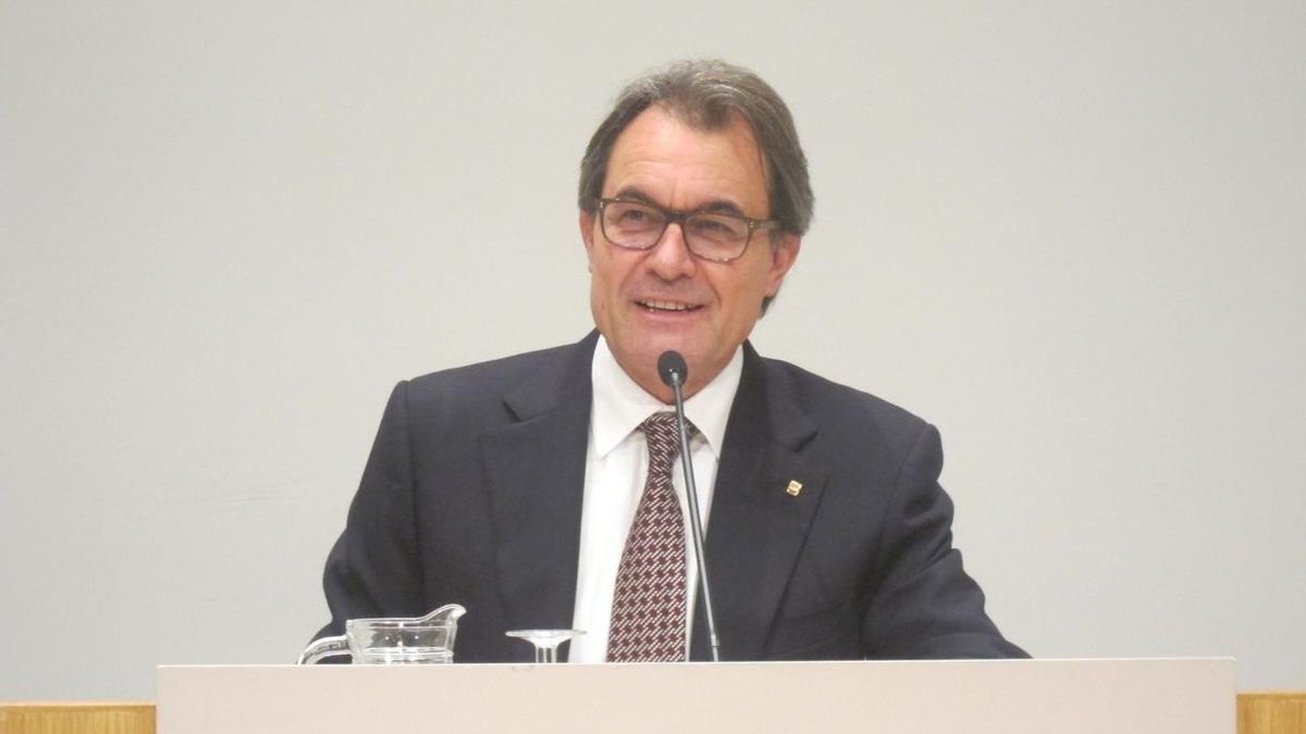 Mas ofrece por escrito a ERC "tres posibles soluciones" que incluyen elecciones en 2015