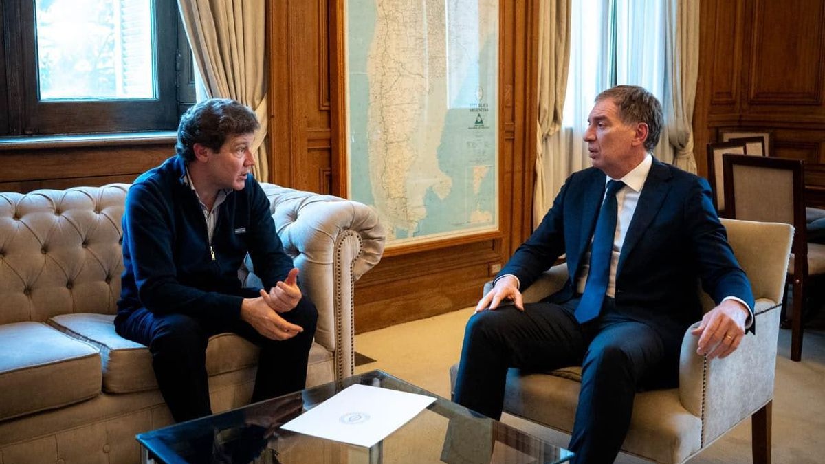 Diego Santilli y el gobernador de Tierra del Fuego, Gustavo Melella.