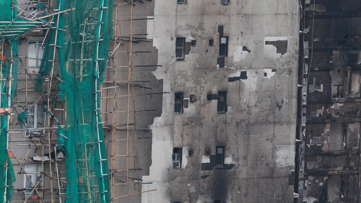 Fachada de uno de los edificios que empezó a arder el 26 de noviembre de 2025.