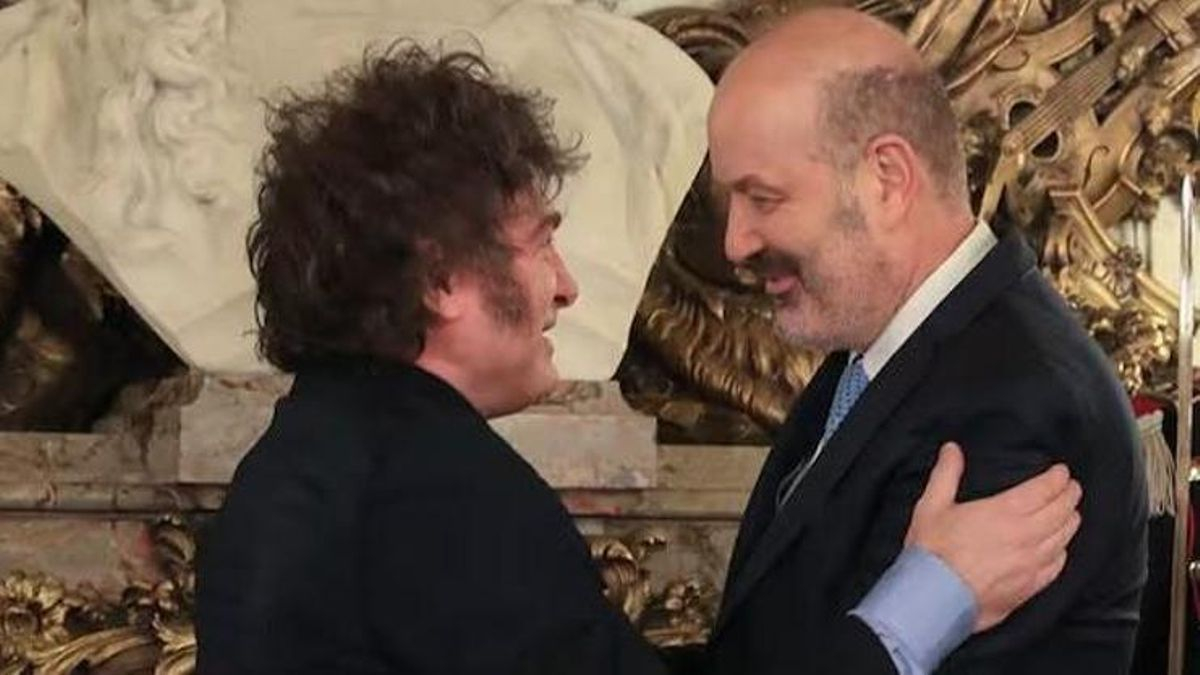 Sturzenegger, blindado por Milei pero bajo la lupa: crecen los pases de factura y podría sumarse a la mesa política