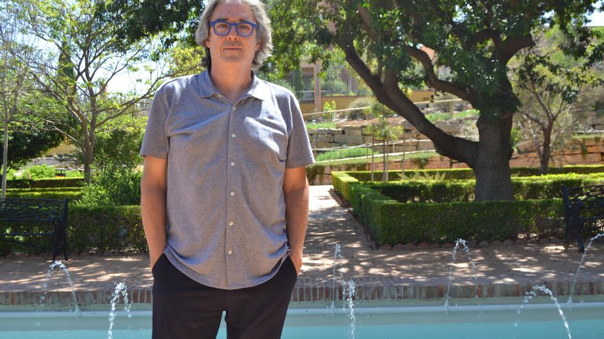 Enrique Navarro, catedrático de Turismo: "Hay que repensar si la vivienda en la ciudad puede ser alojamiento turístico"