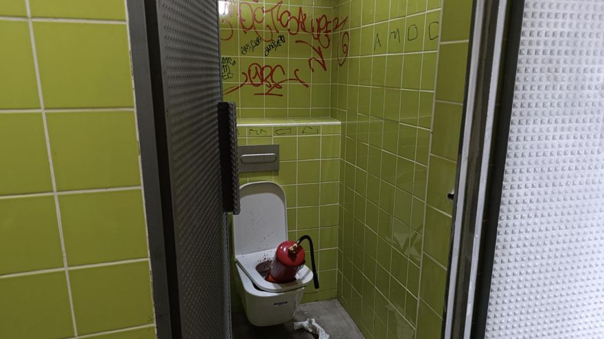 La falta de vigilancia prodiga el vandalismo en el parque Las Mesas de Santa Cruz de Tenerife tras su costosa reforma