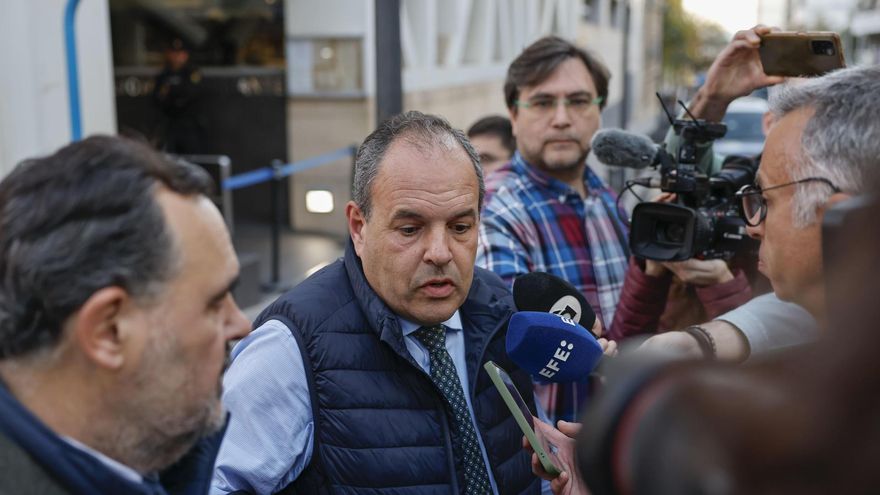 Diez horas detenido y cuatro de registros en Alicante al "hermano" de Mazón por "corrupción" en ayudas públicas