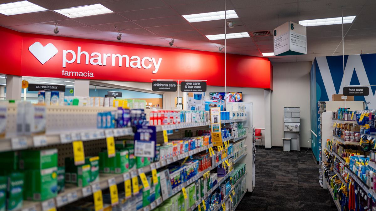 Estantes de una farmacia CVS,  el 7 de agosto de 2024 en Austin, Texas.