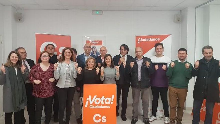 Pegada de carteles de Ciudadanos en León