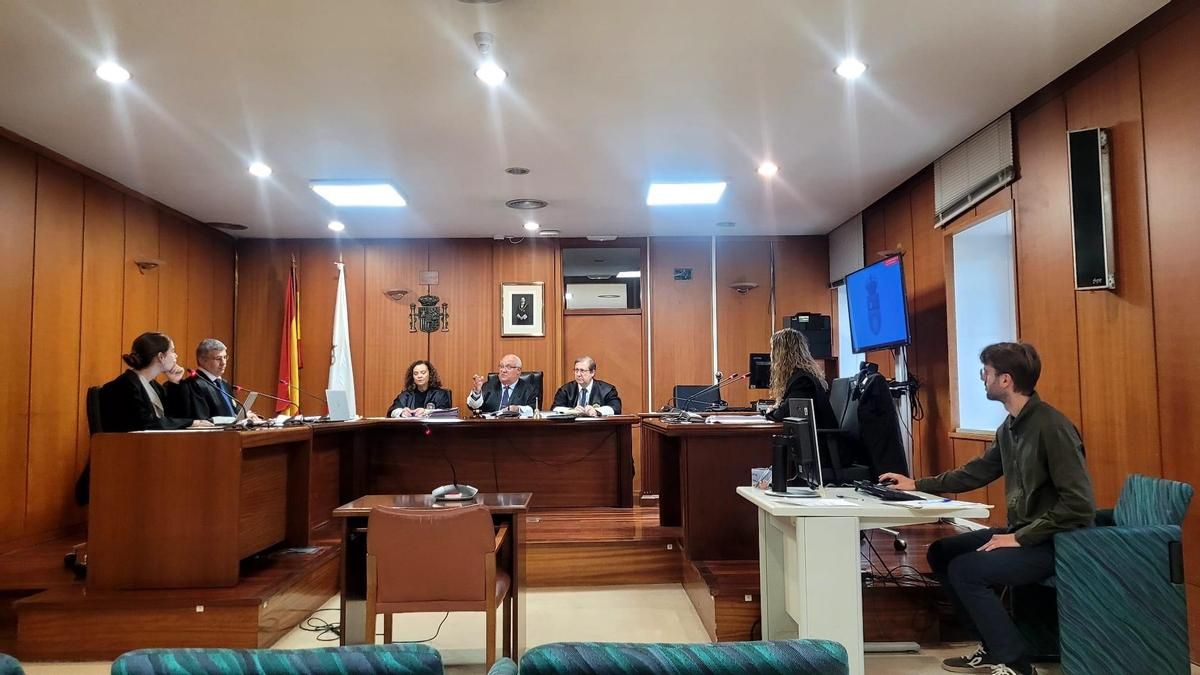 El fiscal pide más de 6 años de cárcel para una cajera de supermercado acusada de robar 333.800 euros