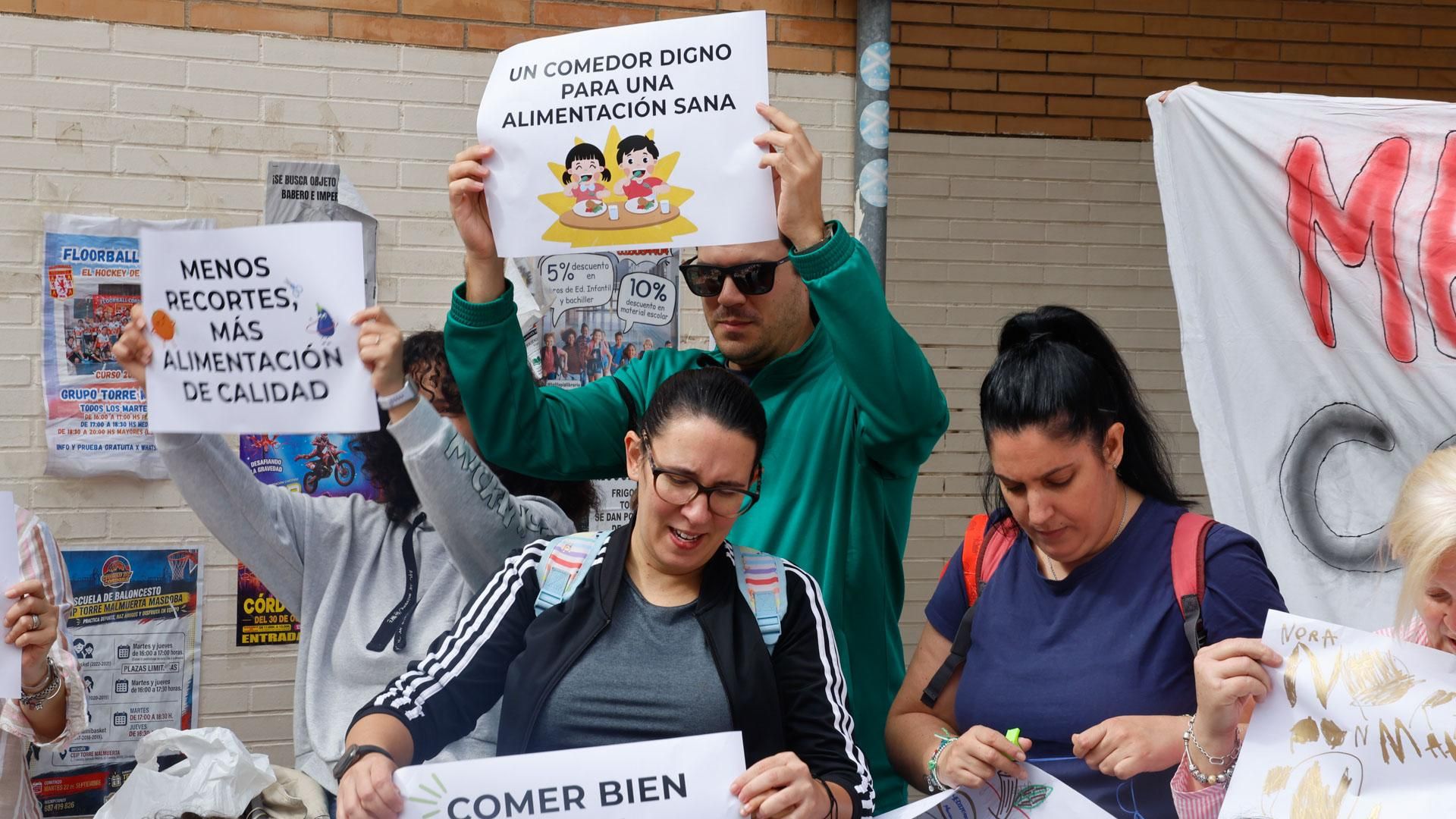 Protesta por el comedor en el Colegio Torre Malmuerta de Córdoba