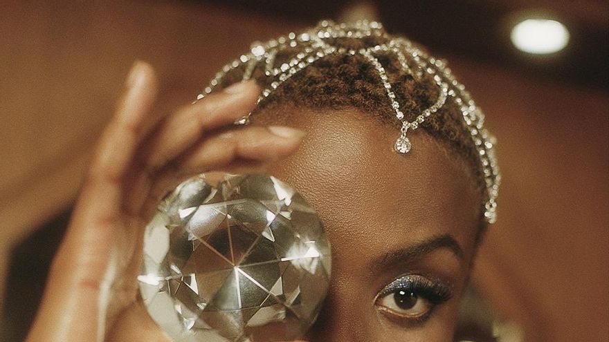 Imagen de una campaña publicitaria de SORAYA Wave de LELO. 