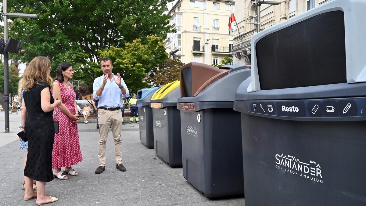 Comienza la sustitución de los casi 4.000 contenedores de basura de Santander