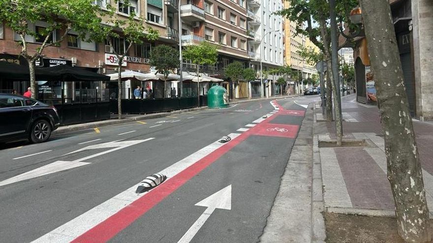 Carril bici original en Avenida de Portugal, finalizado en abril de 2023