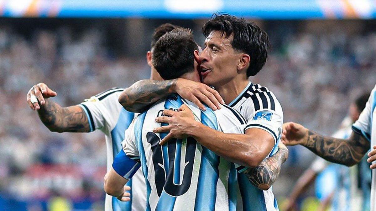 La figura de Lisandro Martínez es la que crece cada vez más. Tiempista, veloz, buen cabezazo, Martínez completó un muy buen partido y se encamina a convertirse en el gran puntal defensivo de la selección.