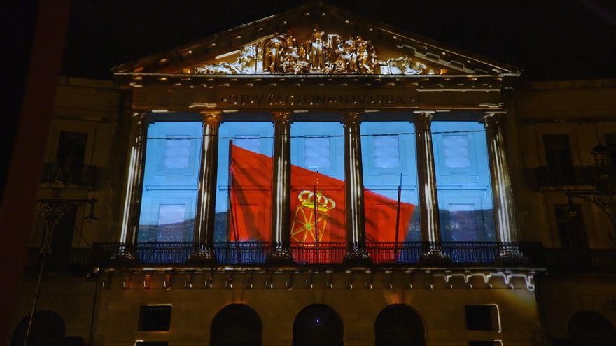 Proyección del video mapping en la fachada del Palacio de Navarra