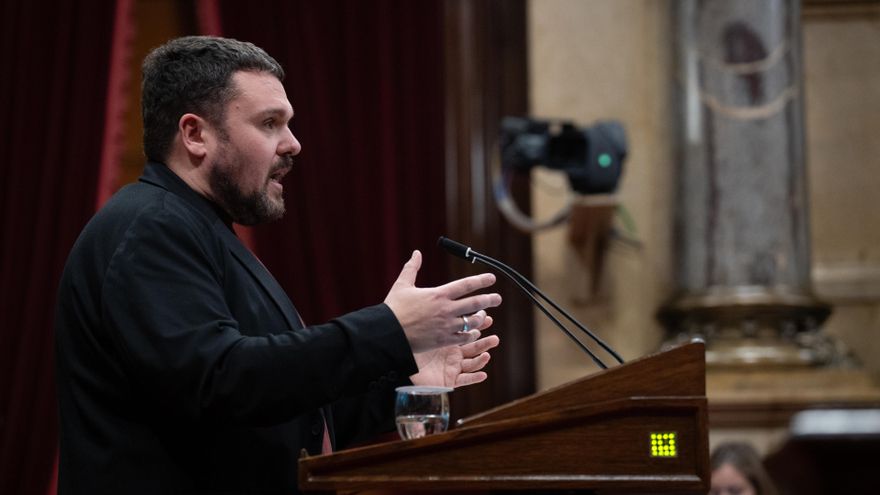 Archivo - El diputado de los Comuns en el Parlament, Andrés García Berrio, en el pleno de este martes