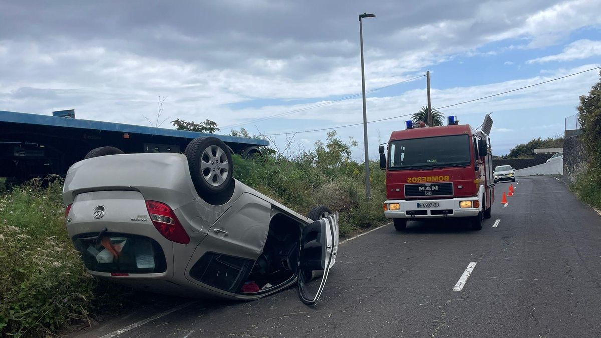 Vuelca un vehículo en Santa Cruz de La Palma