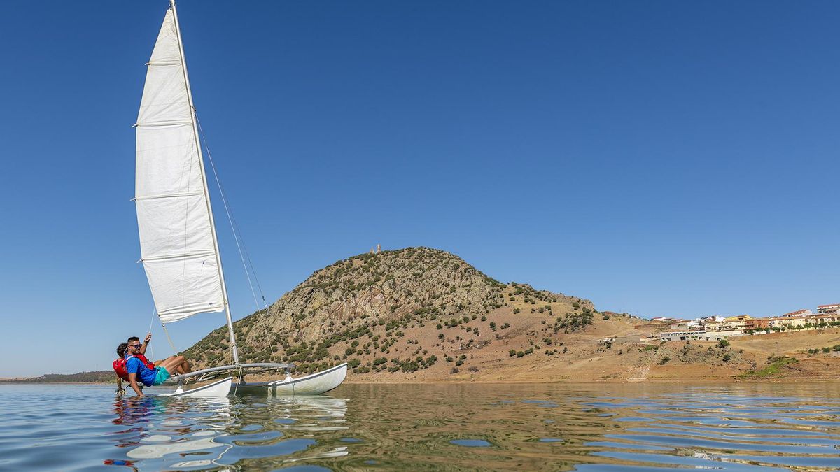 La Diputación dinamizará el verano con el Programa de Turismo Acuático ´Provincia de Badajoz, Agua y Cielo´