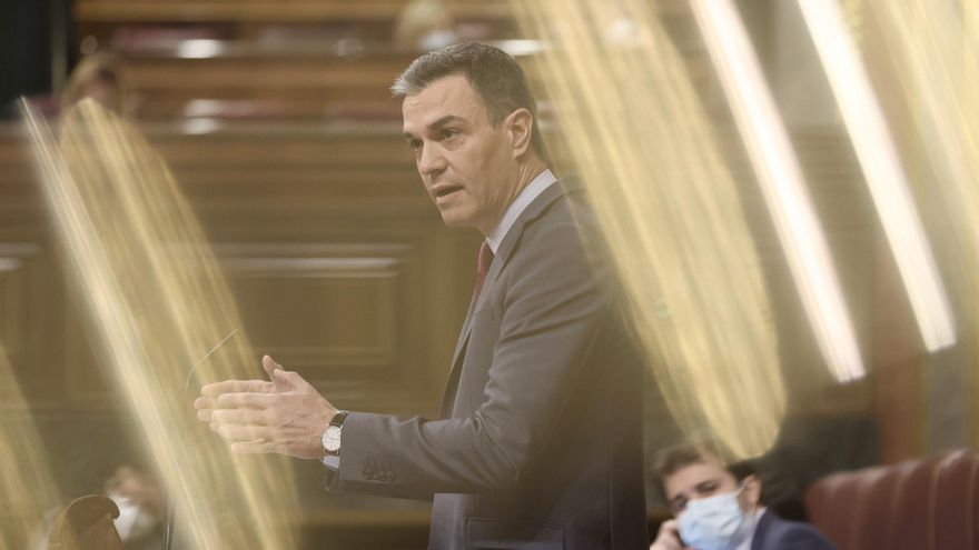 El presidente del Gobierno, Pedro Sánchez, interviene en una sesión plenaria en el Congreso de los Diputados, a 10 de noviembre de 2021, en Madrid, (España).