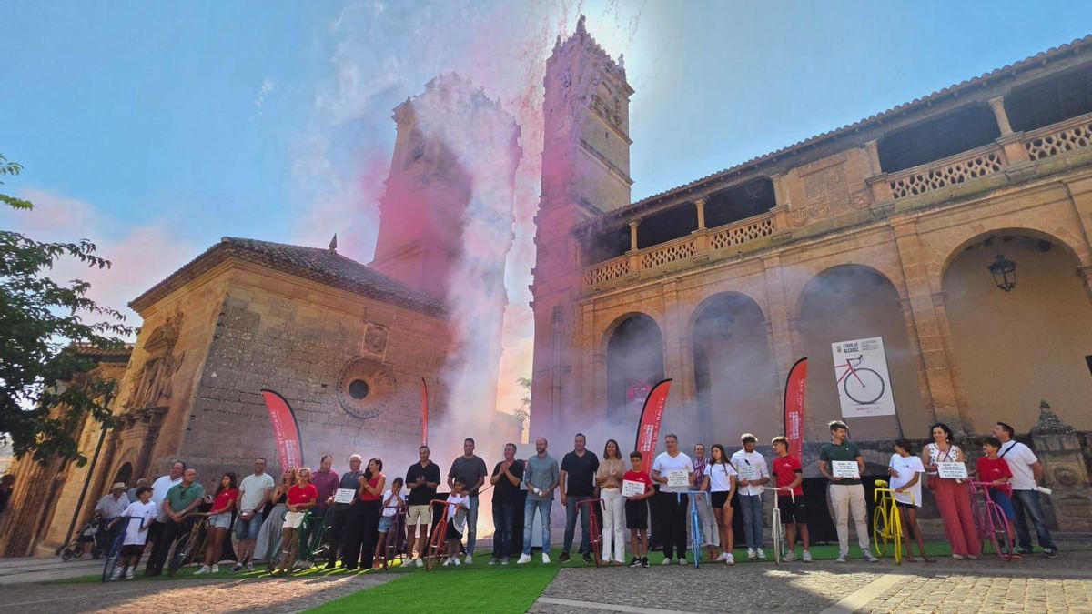 Alcaraz, en Albacete, festeja con alcaldes de otras poblaciones, la llegada de La Vuelta el próximo 1 de septiembre. Los municipios tendrán bicicletas ornamentales para recordar la efeméride