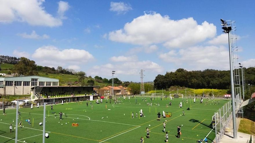 La Guardia Civil detiene en Cantabria a un hombre por grabar con el móvil a jugadoras de fútbol en el vestuario