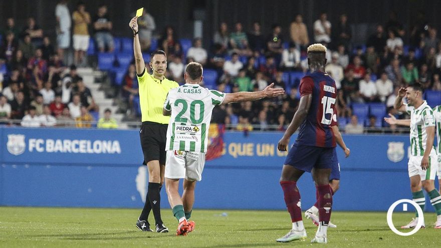 Las quejas arbitrales, protagonistas en el FC Barcelona B - Córdoba CF