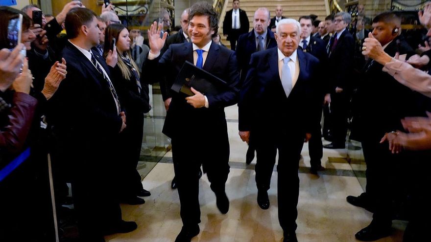 Milei busca reordenar su gobierno tras la derrota en el Senado y la tensión con las provincias