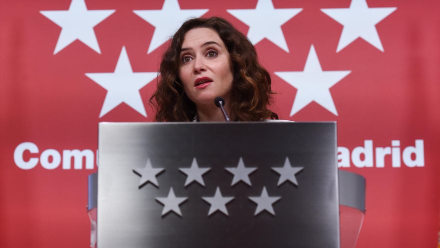 La presidenta de la comunidad de Madrid, Isabel Díaz Ayuso, durante una rueda de prensa posterior a la reunión del Consejo de Gobierno de la Comunidad de Madrid, en la Real Casa de Correos, a 28 de diciembre de 2022