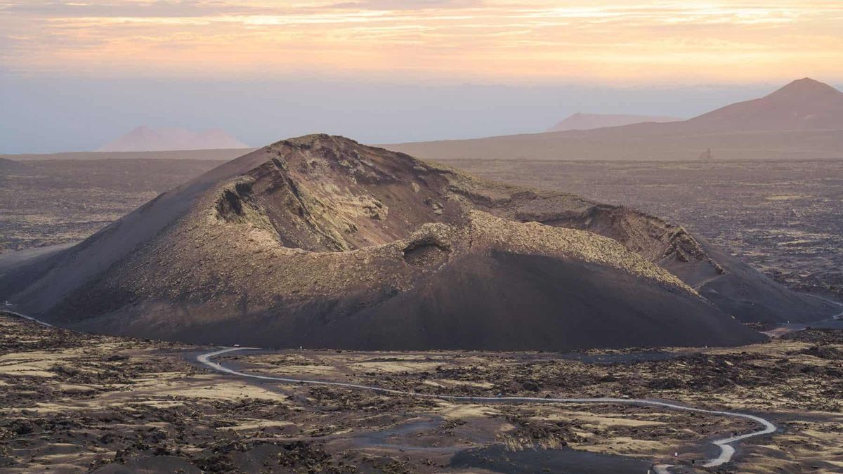 El rincón más tranquilo de Lanzarote: en las faldas de un volcán milenario y rodeado de naturaleza salvaje