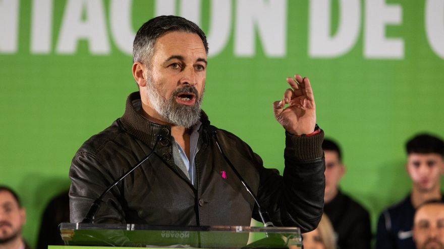Abascal carga contra el PP tras el accidente de Adamuz: "No se puede decir que el Gobierno es una mafia y comparecer con la mafia"