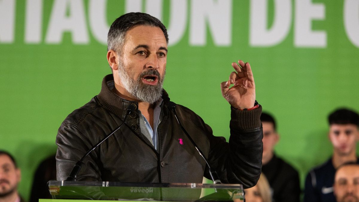 Abascal carga contra el PP tras el accidente de Adamuz: "No se puede decir que el Gobierno es una mafia y comparecer con la mafia"