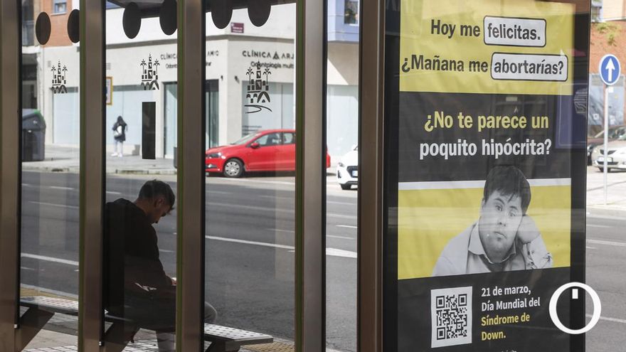 Una campaña en las marquesinas de autobús usa a las personas con Down para atacar el derecho al aborto