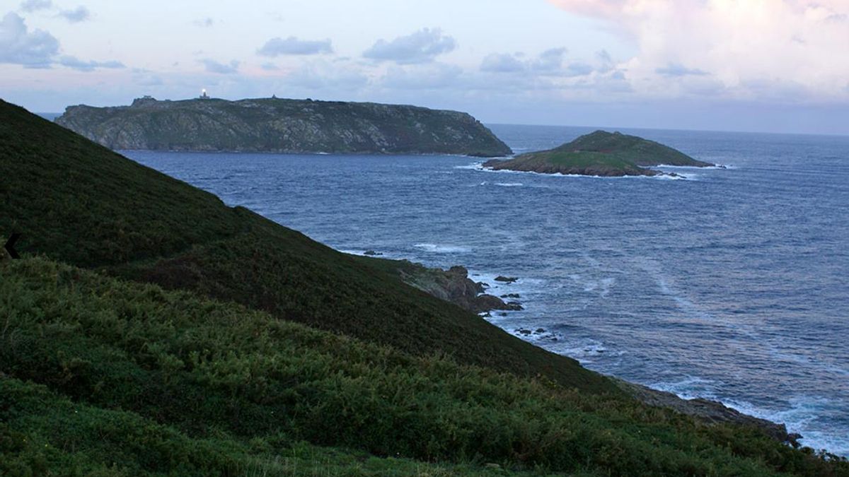 Vista de las Sisargas desde la Ruta de los Faros