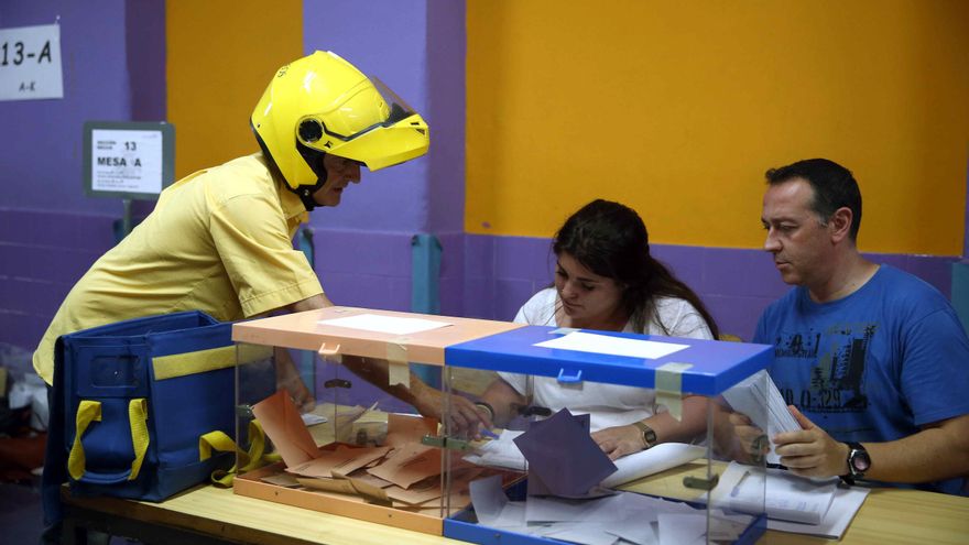 De repetir sorteos a designar suplentes de otras mesas: los ayuntamientos buscan fórmulas para garantizar el 14F