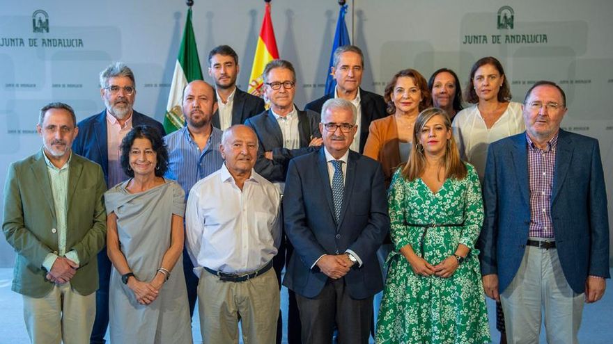 Foto de grupo de la primera reunión del Consejo de la Memoria, en octubre de 2018