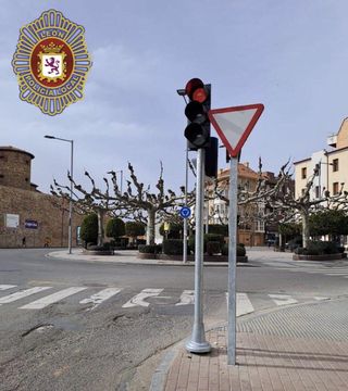 Uno de los nuevos semáforos de acceso a la Plaza del Espolón.