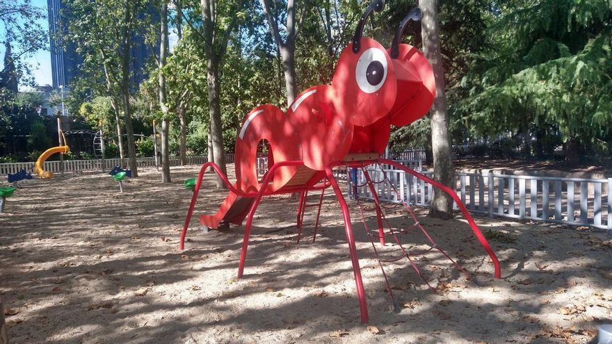 Parque infantil en la zona central de AZCA