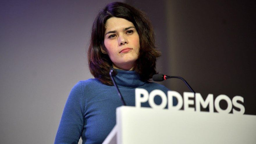 La portavoz de Podemos, Isa Serra, durante la rueda de prensa este lunes.