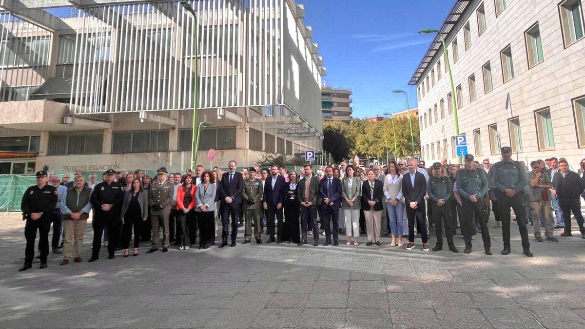 Minuto de silencio ante la Subdelegación del Gobierno de Córdoba.