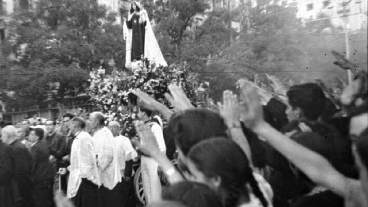 Procesión de la virgen del Carmen 1935 - Santos Yubero - saludo